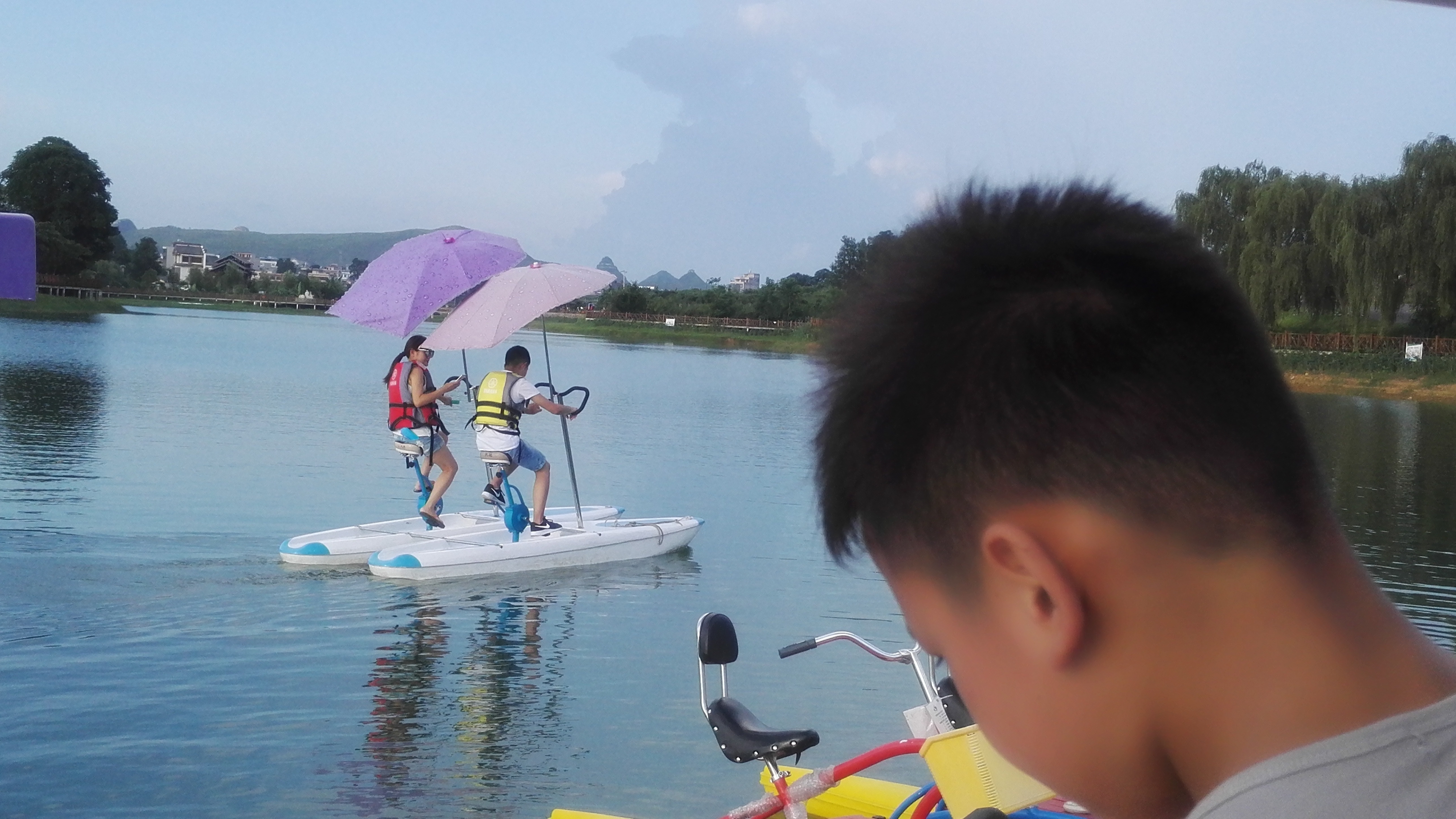 China Hot Selling Amusement Water Park One Person Water Bike Pedal Boats for Sale