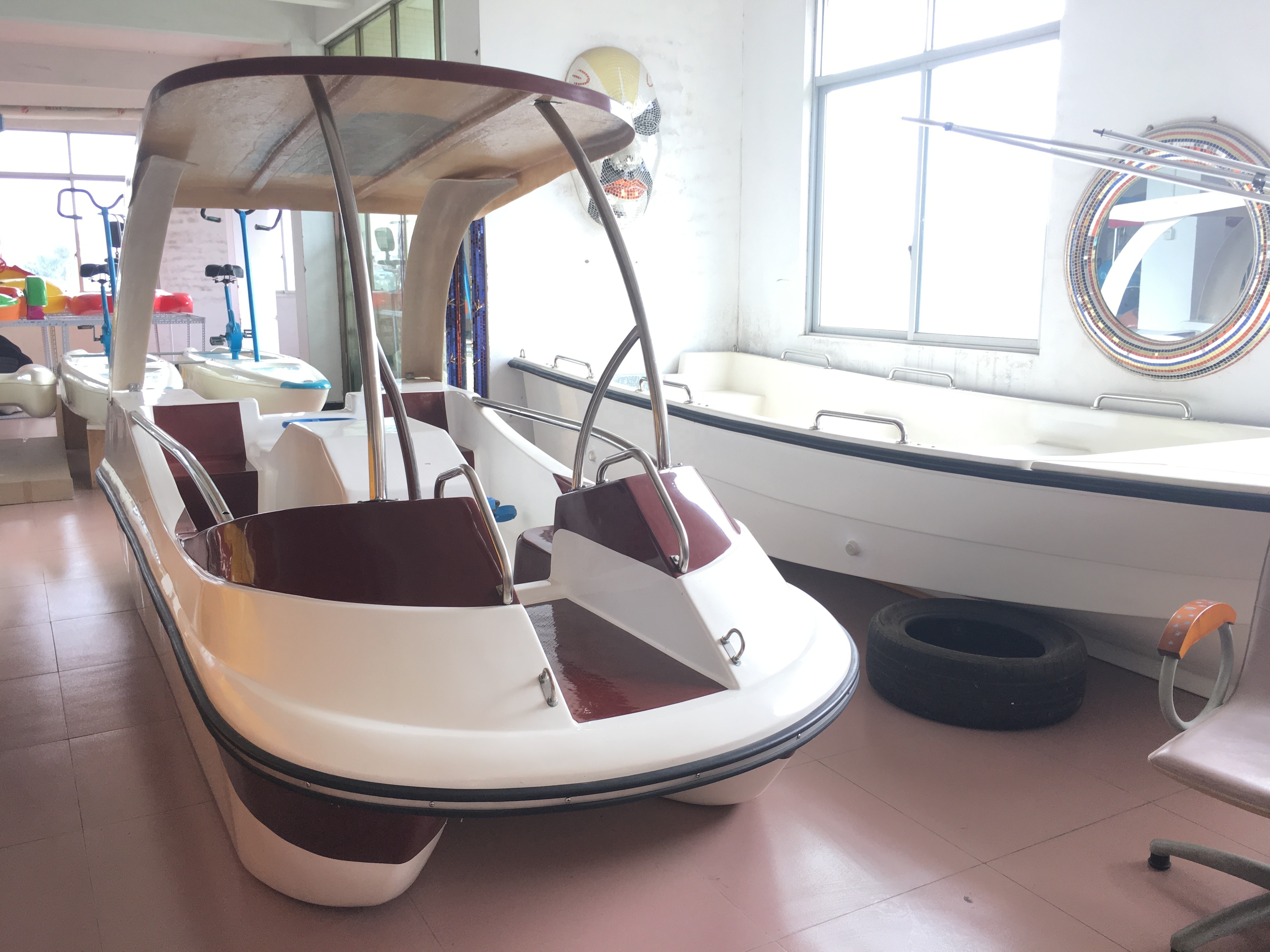 Adult pedal boat four-seat fiberglass pedal boats electric boat Water play equipment (M-076) for water park