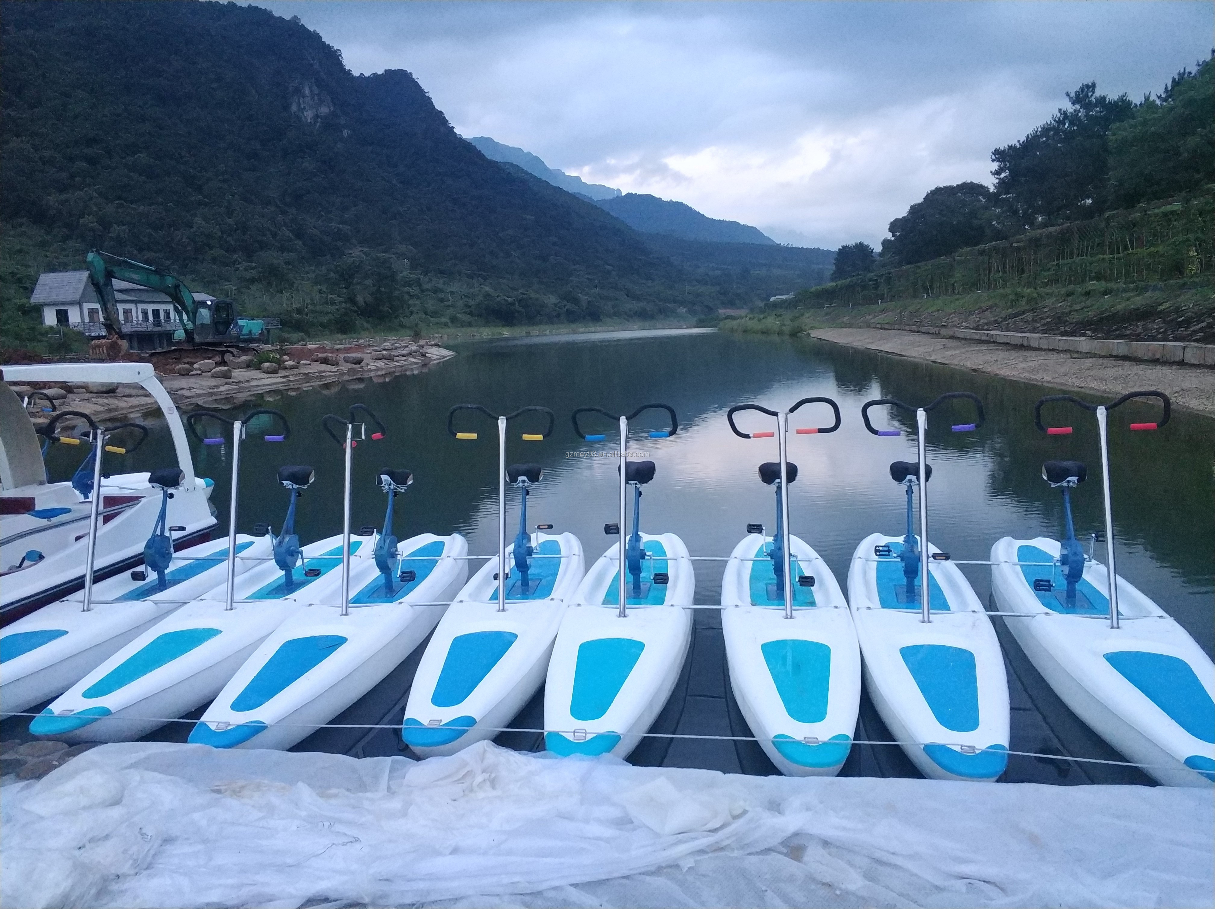 water bike pedal boats pedalo for sale(M-030) water park sports equipment manufacturer fiberglass bike