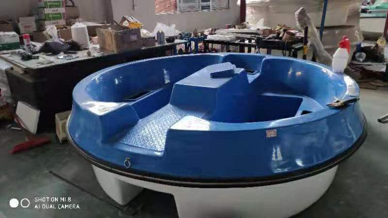 Hot sale Round boat stainless steel color customize factory price pedal boat for sale