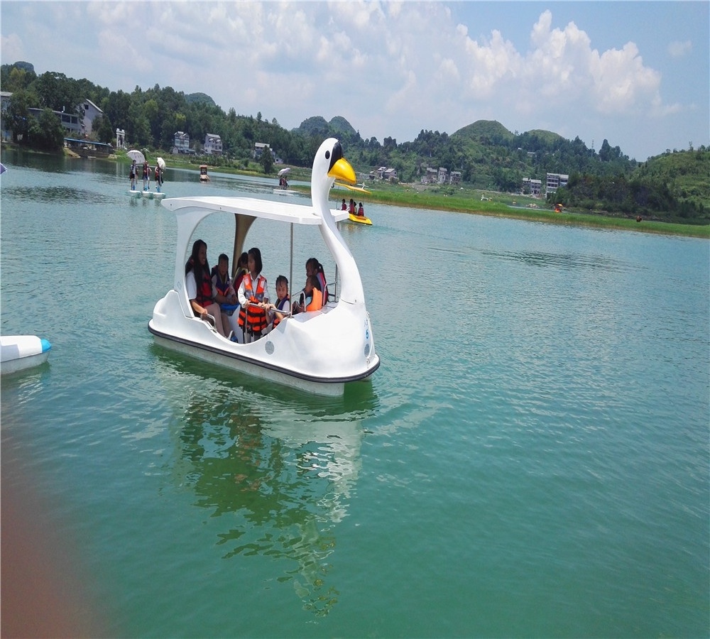 Guangzhou factory exports 4 people pedal boat  water bicycle swan pedal boat(M-078) goose boat for family amusement