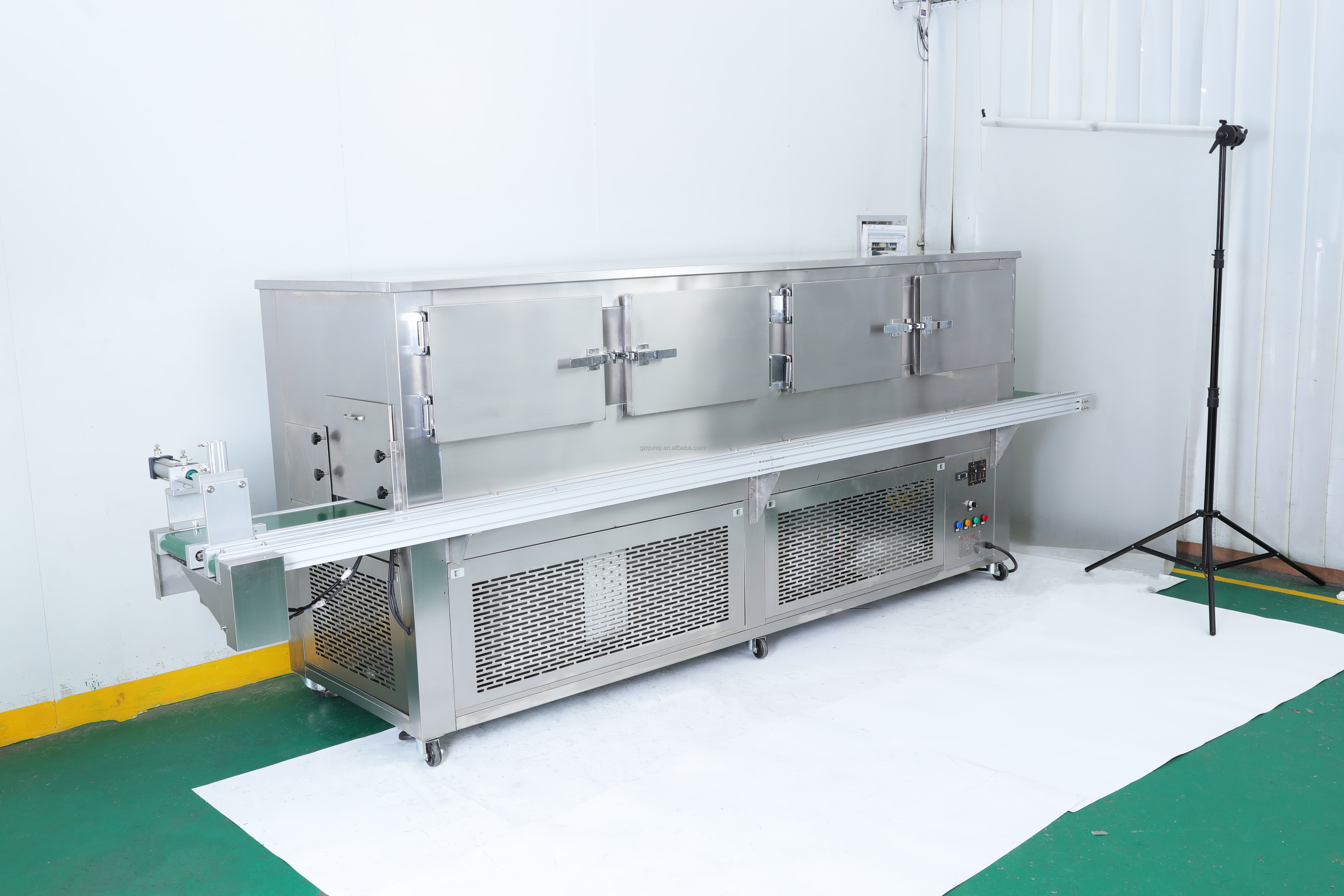 Lipstick tunnel quick freezing machine for cosmetic industry