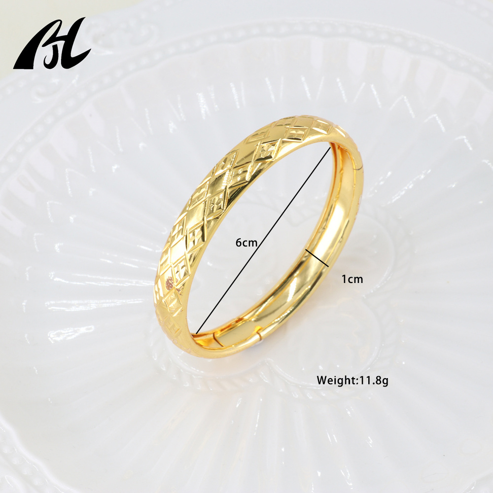 Custom Luxury Dubai Gold Plate Saudi Vintage Classic Women Jewelry Bridesmaid Bracelets Bangles