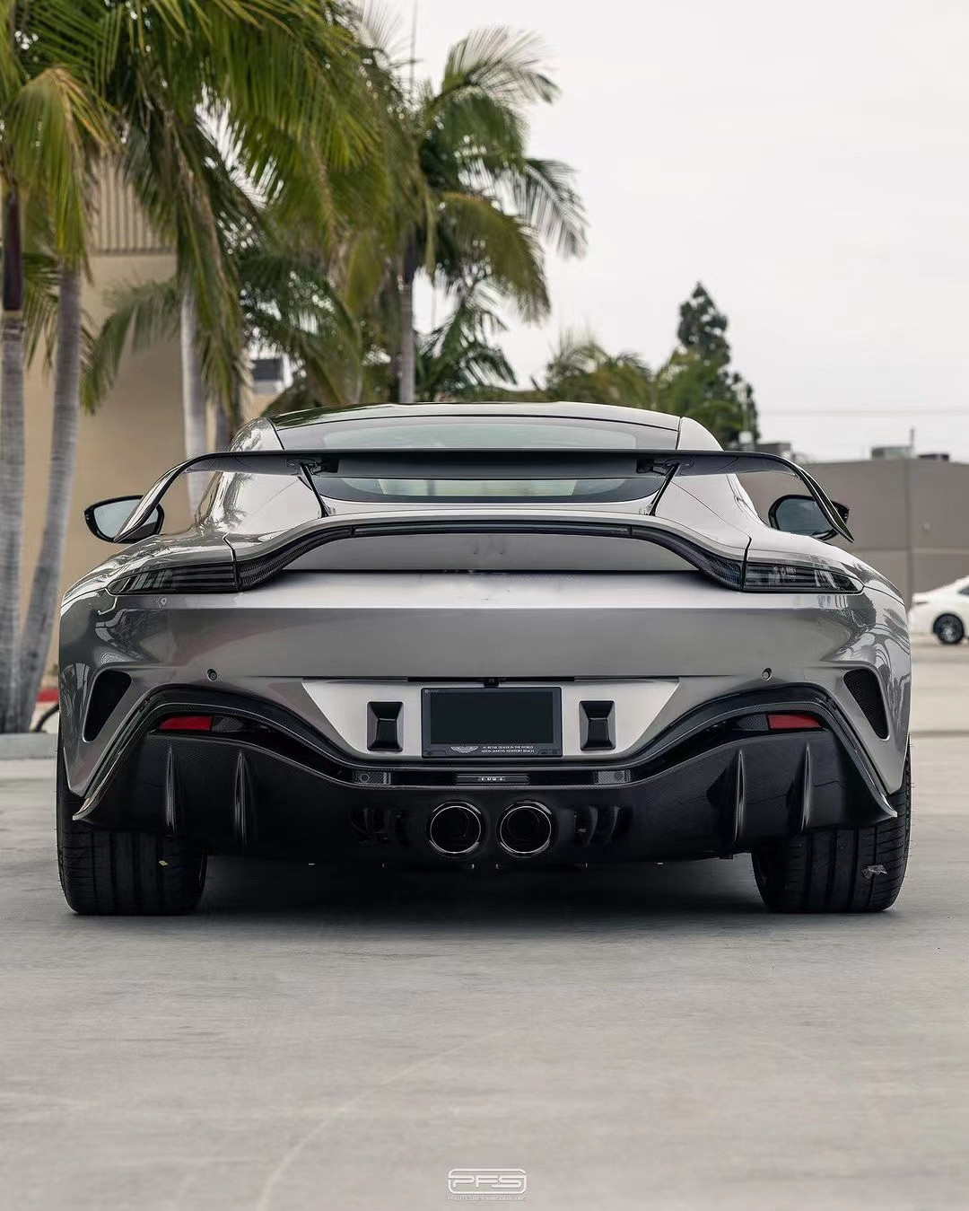 for Aston Martin Vantage Carbon fiber body kit  Vantage upgrades V12 F1-style front and rear bumper spoiler body kit