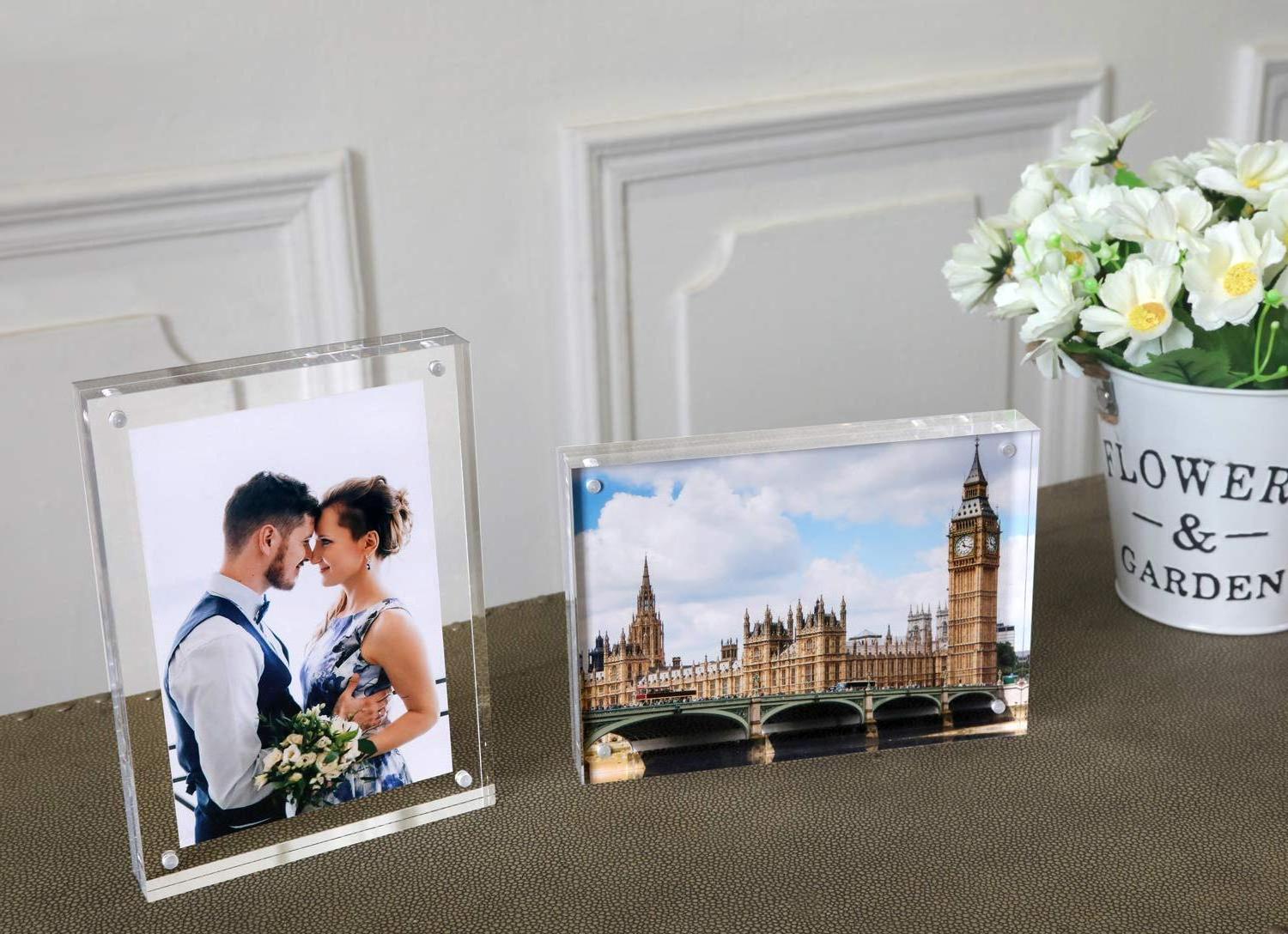 Acrylic Photo Frames 12.7 x 17.7cm Clear Double Sided Magnetic Picture Frameless Desktop Display with Photo Frame Holder