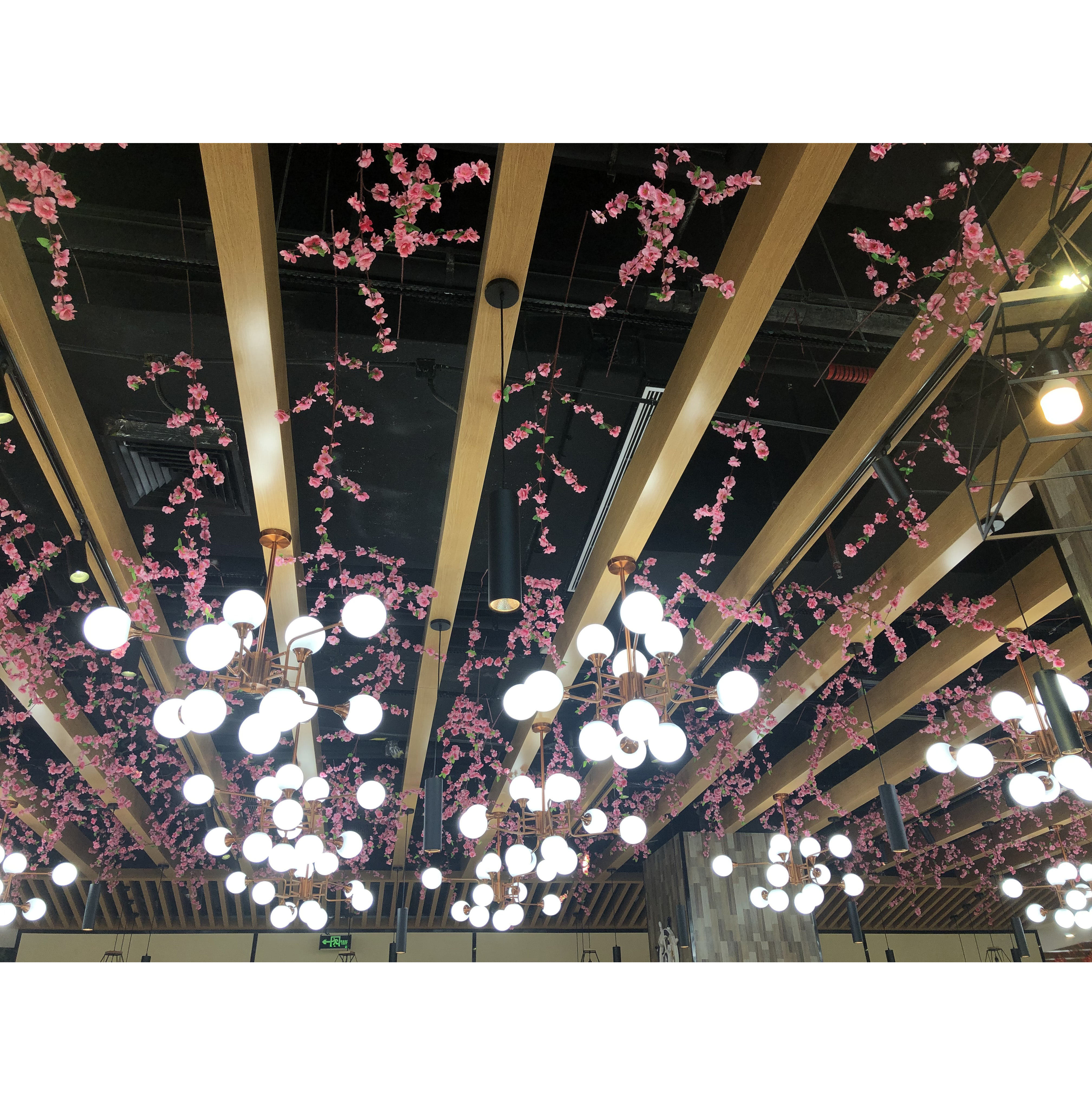 Strip Ceiling Shape Restaurant Decorative Metal Baffle Ceiling System False Ceiling Designs