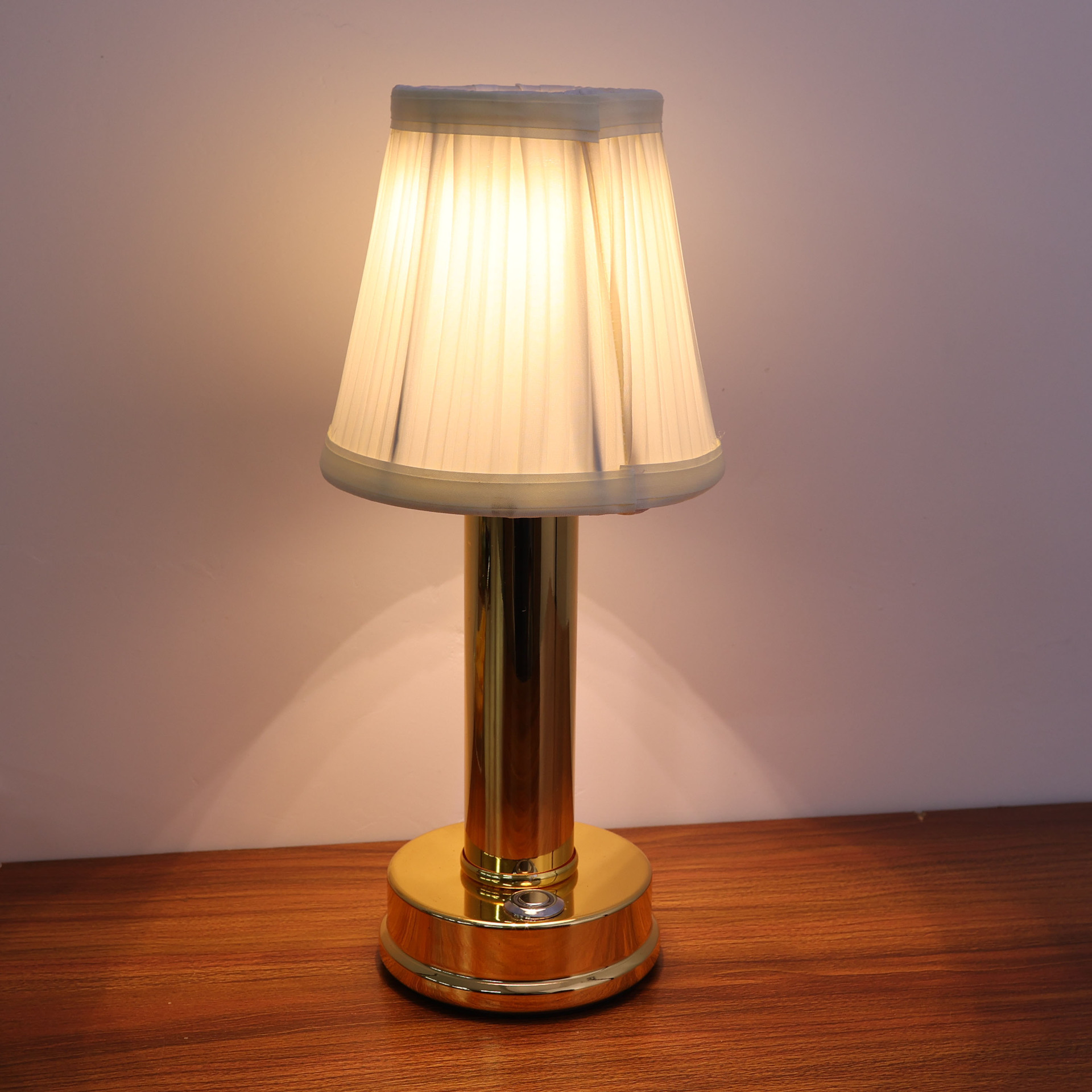 Nordic Battery Operated Desk Lamp Hotel Bar Restaurant Dining Decorative Gold Fabric led Table Lamp Rechargeable Table Light