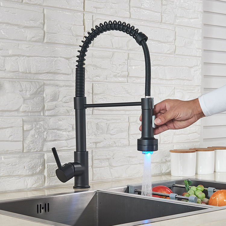 Luxury Kitchen Faucets Sing Handle Pull Down Sink Tap Hot and Cold Water Mixer Tap 3 Way Pull Out Faucet with LED light