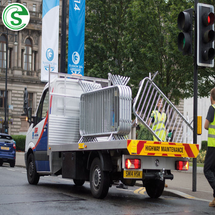 Galvanized mobile temporary barricade road safety traffic control barrier fence