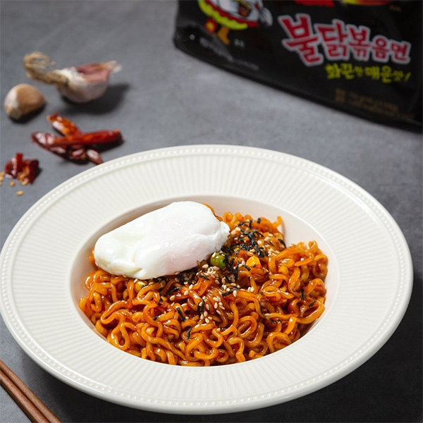 China high quality Korean snacks Instant Noodle Food Hot Chicken Spicy Flavor Roasted