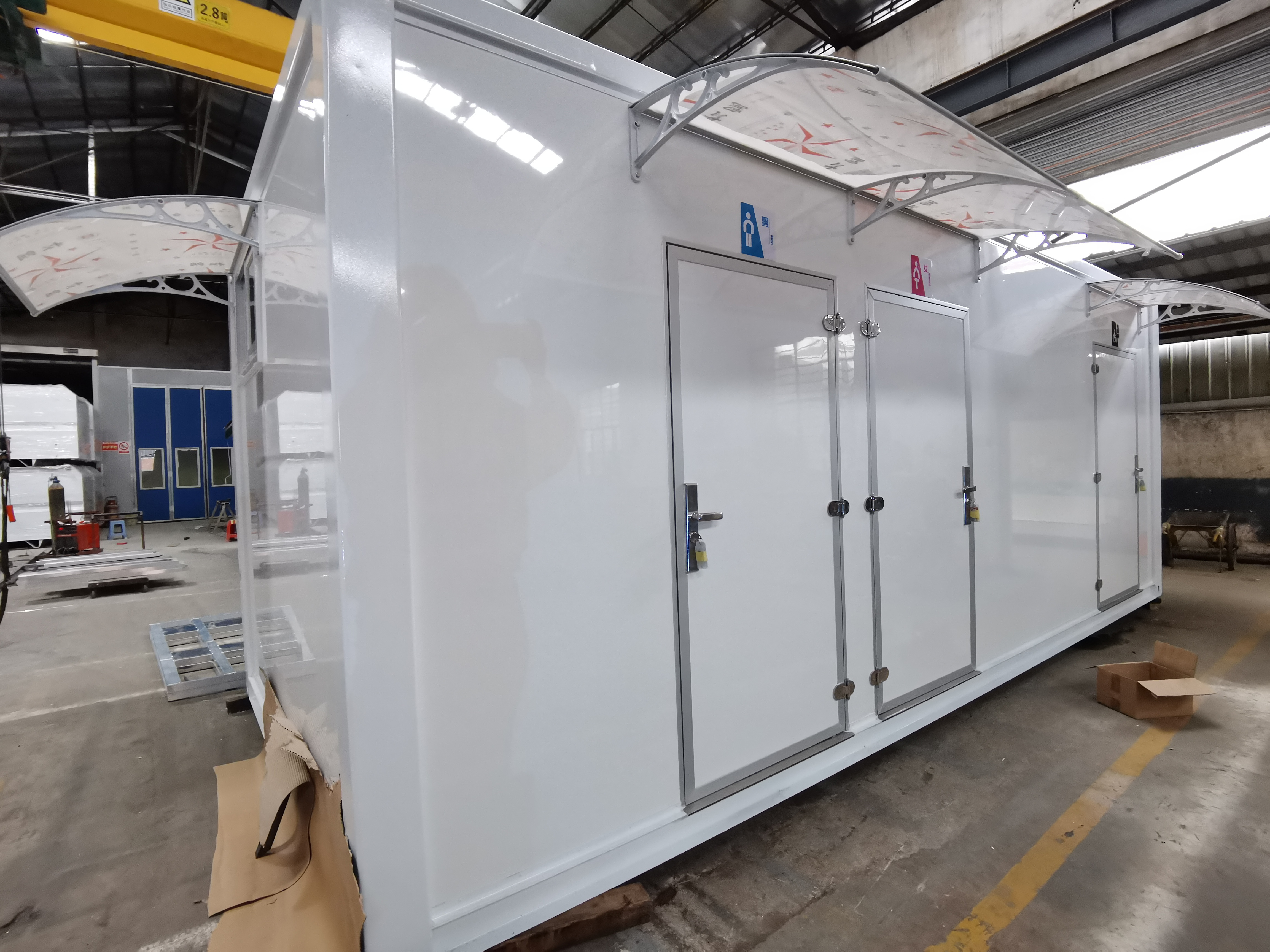 2022 PUBLIC MOBILE TOILETS SHOWER ROOM BATHROOM ANTI-CORROSION WASHING ROOM PORTABLE CONTAINER TOILETS WITH AWNING RAIN COVER