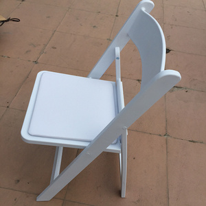 Resin wedding party white plastic folding chairs wholesale wedding folding chair