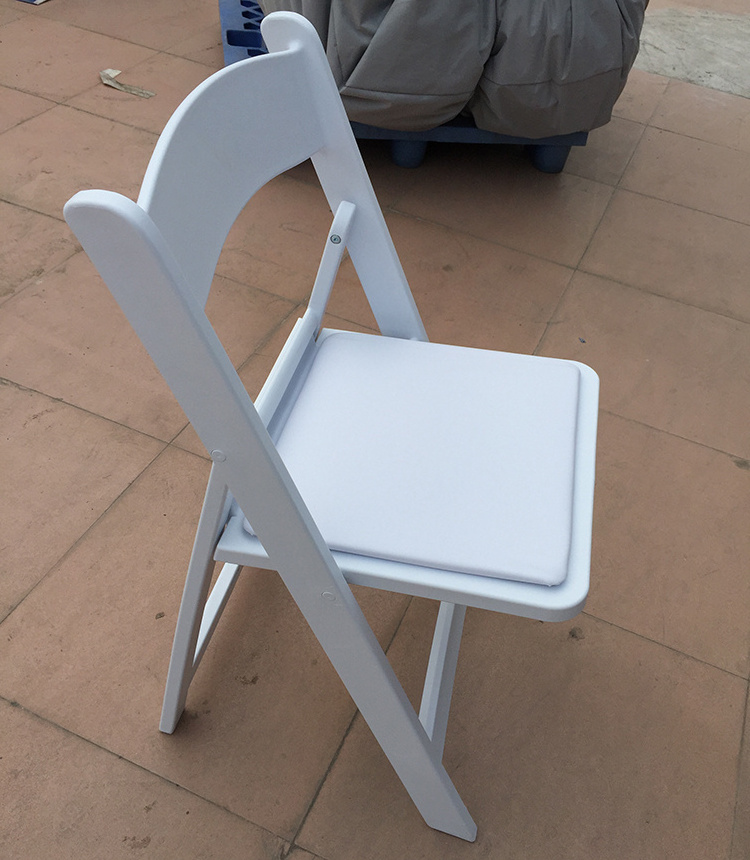 Resin wedding party white plastic folding chairs wholesale wedding folding chair