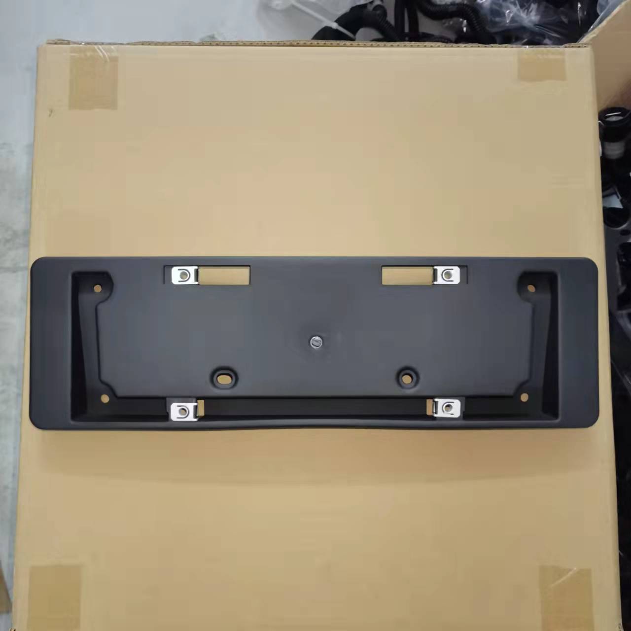 Applicable to the front license plate frame of Tesla model y after 2021. No. 1493098-00-A 1493095-00-A