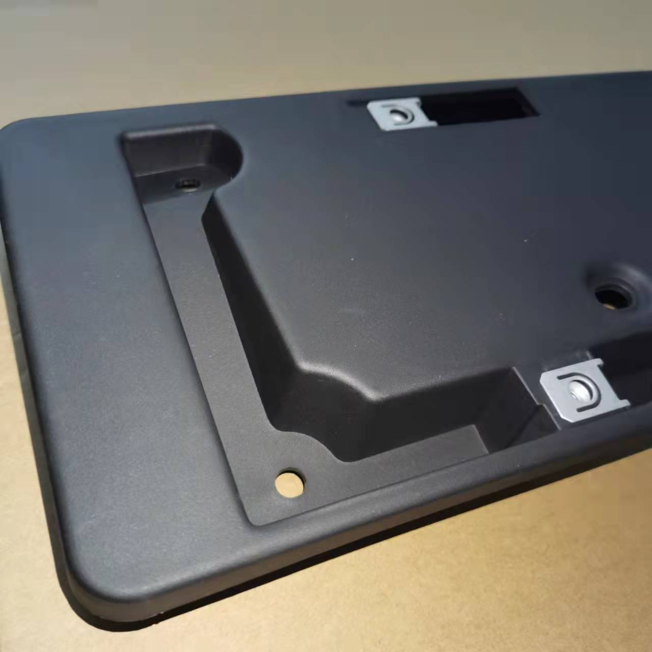 Applicable to the front license plate frame of Tesla model y after 2021. No. 1493098-00-A 1493095-00-A