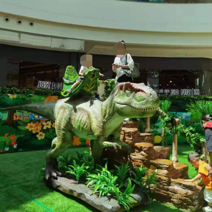 Theme playground animatronic robotic movements dinosaurs in garden