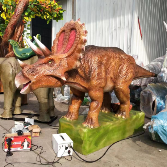 Theme playground animatronic robotic movements dinosaurs in garden