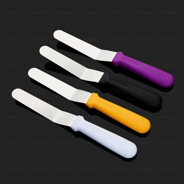 6'' Blade Offset Baking / Straight Icing Spatula with Plastic Handle