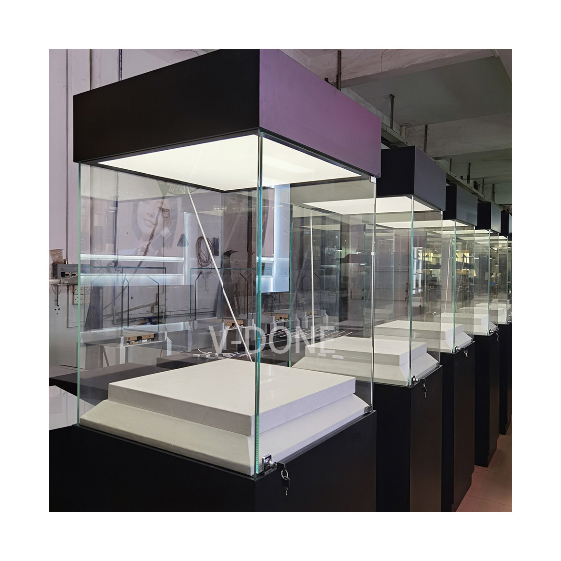 Hot Sale High End Museum Glass Display Case with Light Museum Exhibition Display Cabinet