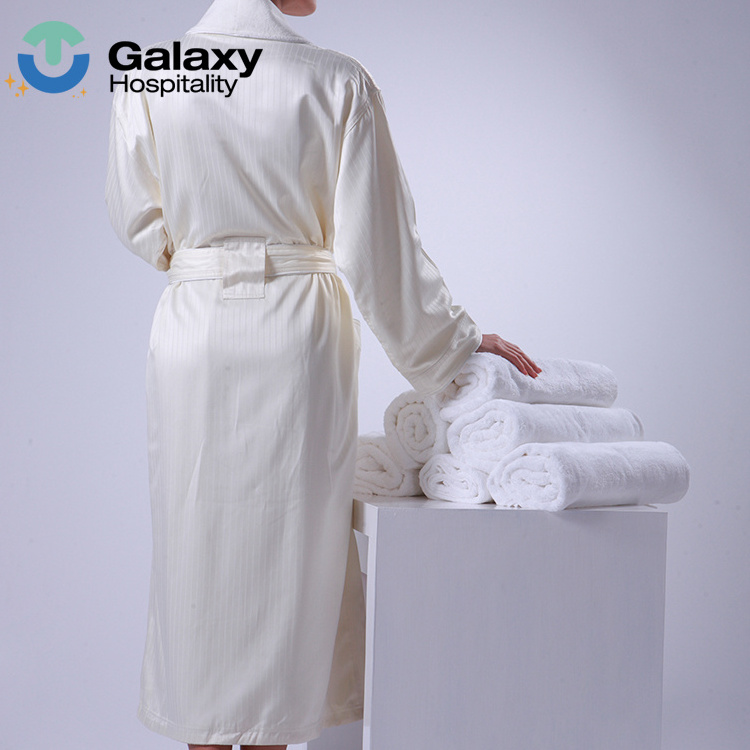 Wholesale Custom Hilton Hotel White Coral Fleece Bathrobe