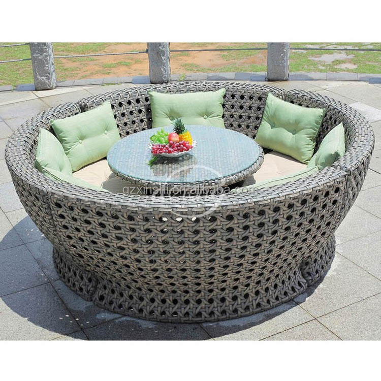 Outdoor Furniture Wicker Dining Table and Chairs Space Saving Sectional Patio Garden Use Round PE Garden Set Rattan / Wicker