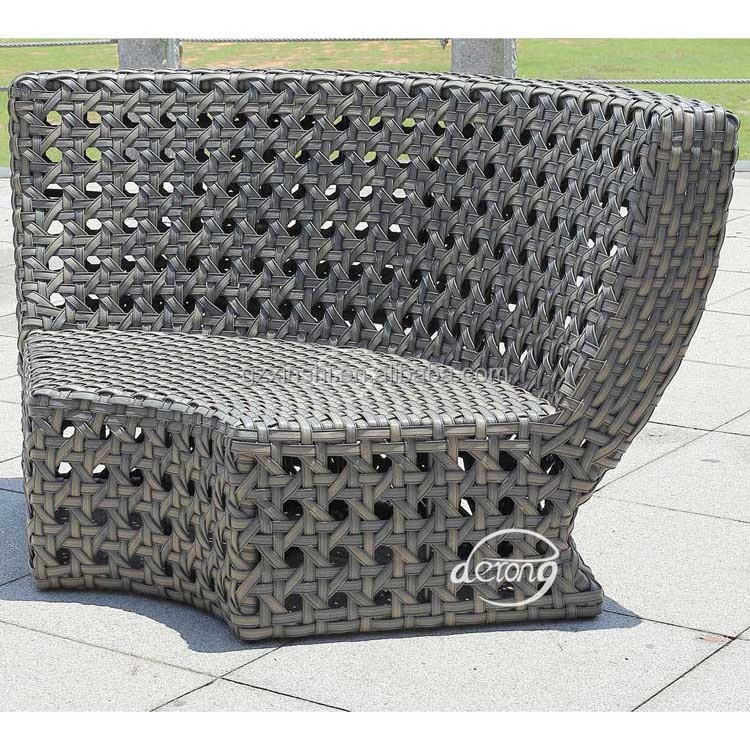 Outdoor Furniture Wicker Dining Table and Chairs Space Saving Sectional Patio Garden Use Round PE Garden Set Rattan / Wicker