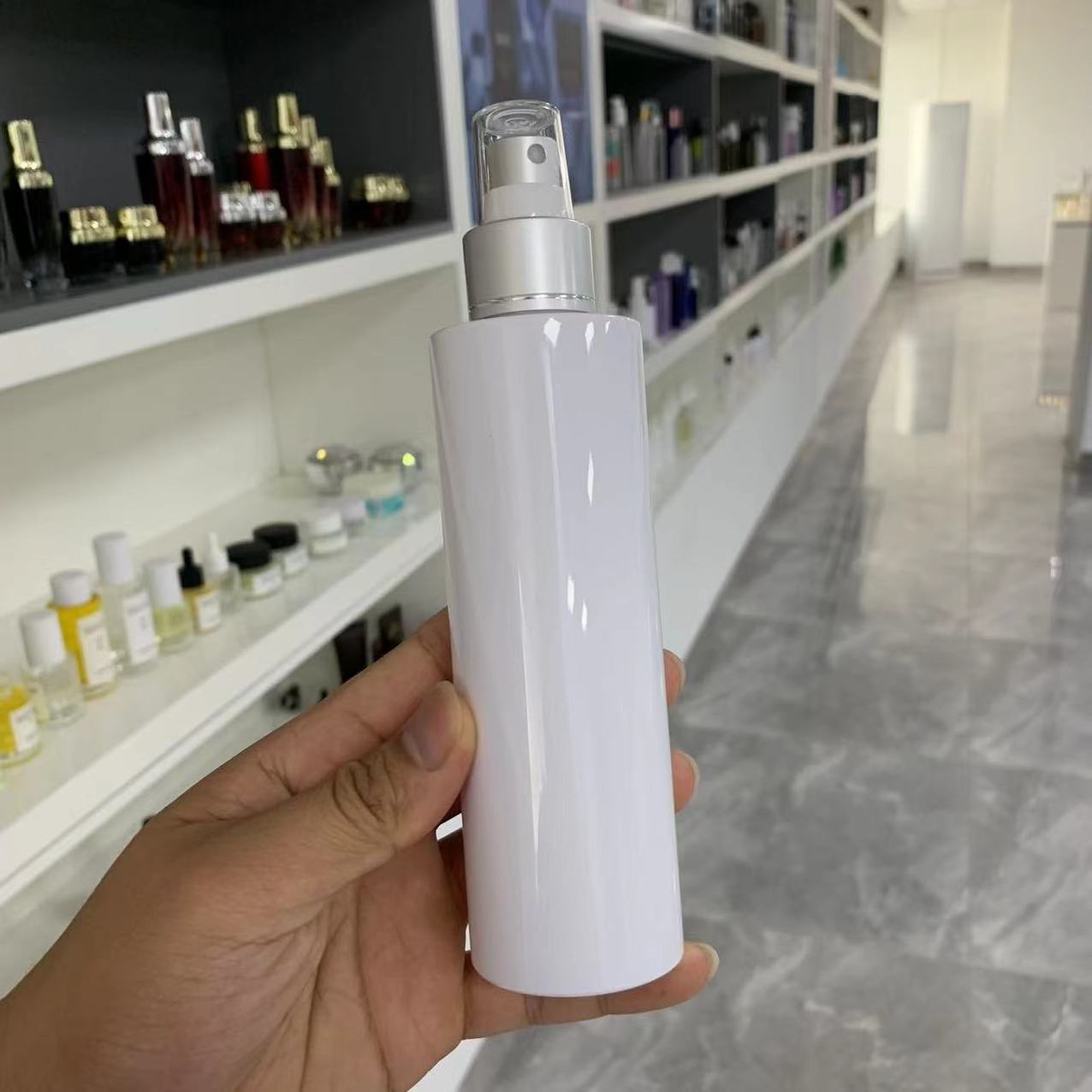 100ml 150ml 200ml White Cosmetic Pet Plastic Spray Bottle / Empty Mist Spray Pump Bottles In Stock