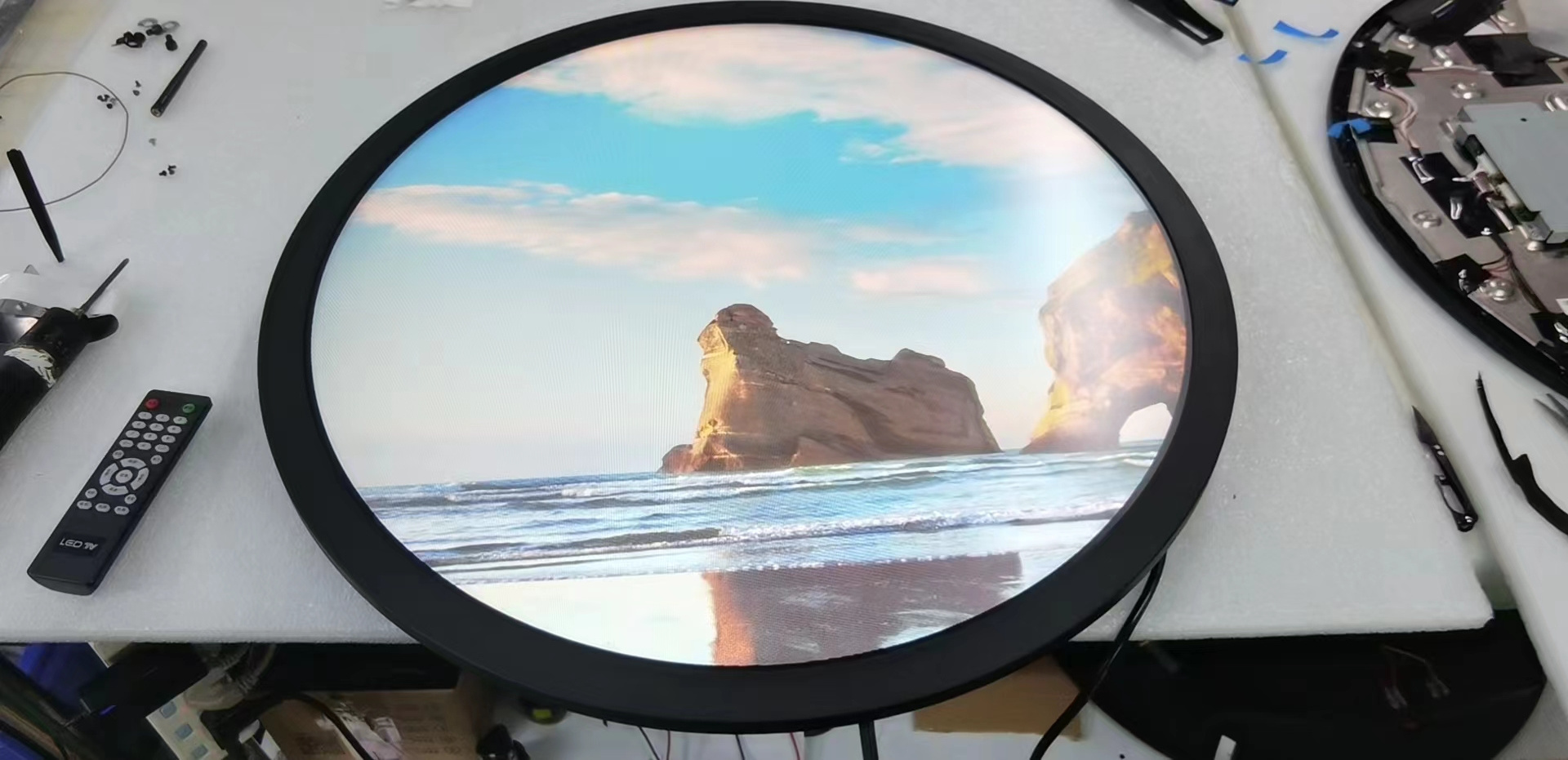 Circular Display 23.6inch circular LCD touch screen