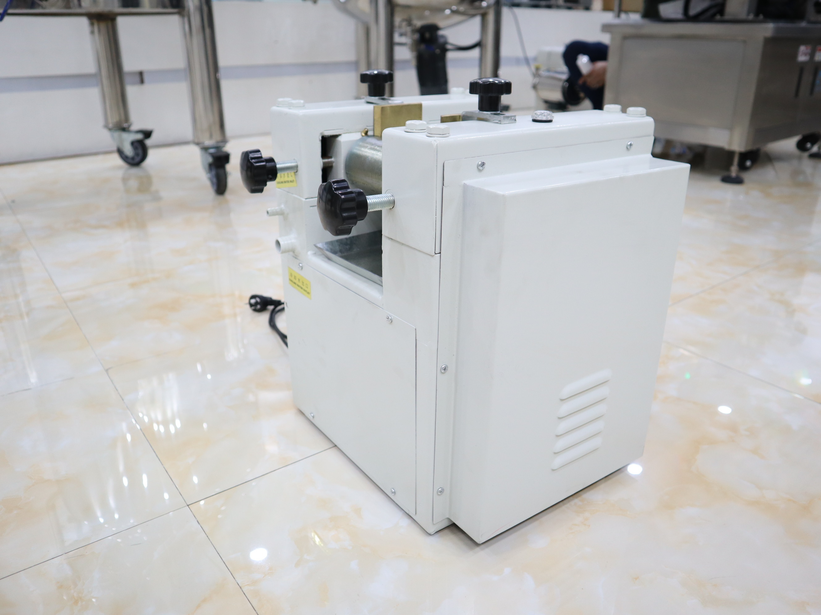 YETO-Small Lab Scale Three Roller Mill Paint Plastic Soap Pigments Grinding Machine Inks Coatings Cosmetics Grinding Roller