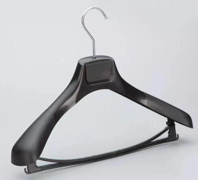 Luxury Suit Hanger Clothes Hotel Guestroom Hanger with  Bar Black Coat Plastic Hanger