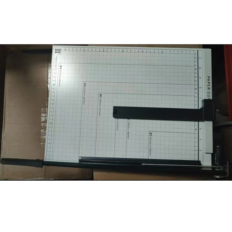 Guangzhou Supplier Steel Base B4 size office use manual handhold paper trimmer with guillotine