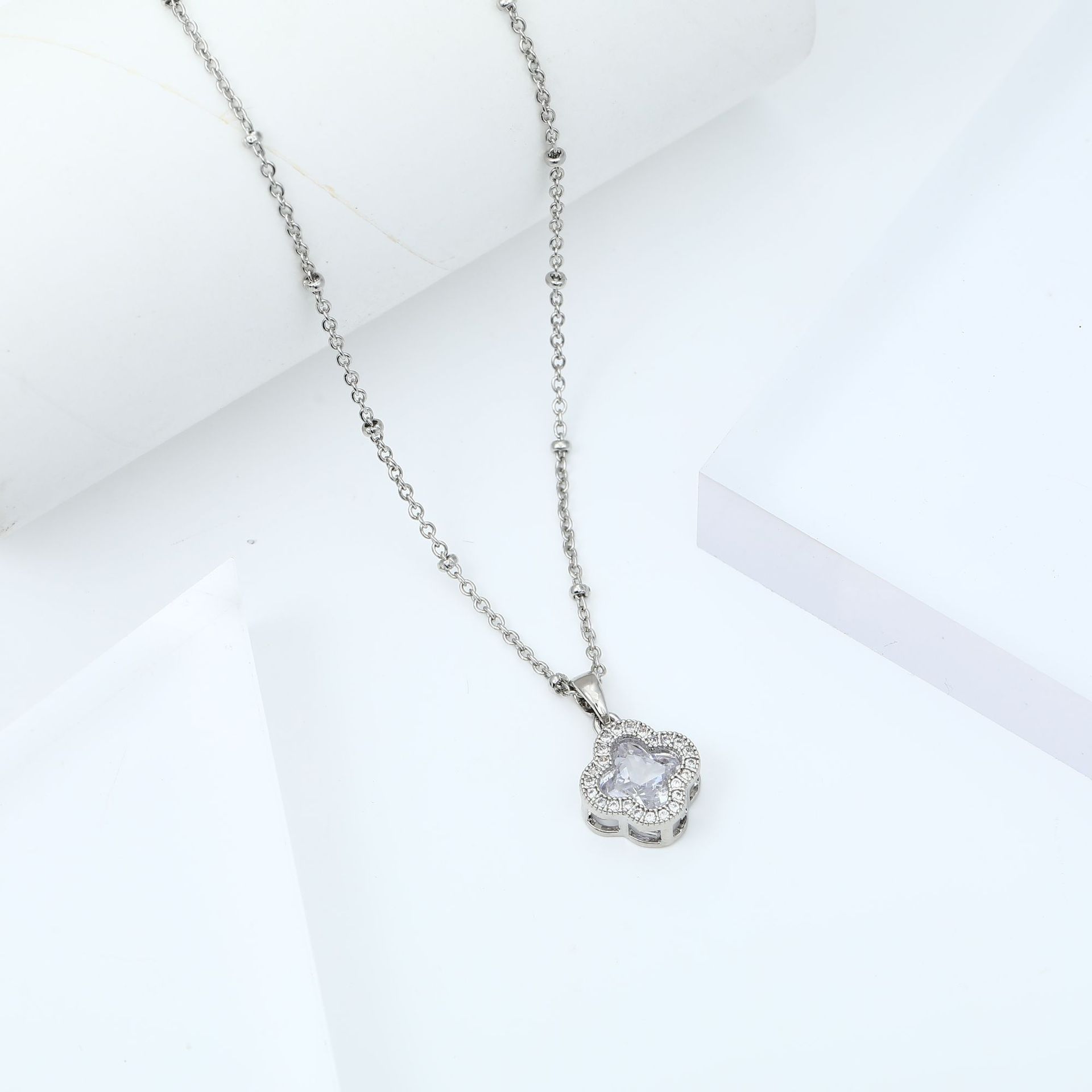 Micro set zircon pendant Four-leaf clover necklace lucky grass necklace high-end luxury versatile clavicle chain