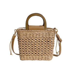 2023 Factory Direct Fashion Hand-Woven Summer Straw Beach Bags Wooden Handle High Drawstring Messenger Bags Solid Lady Lock