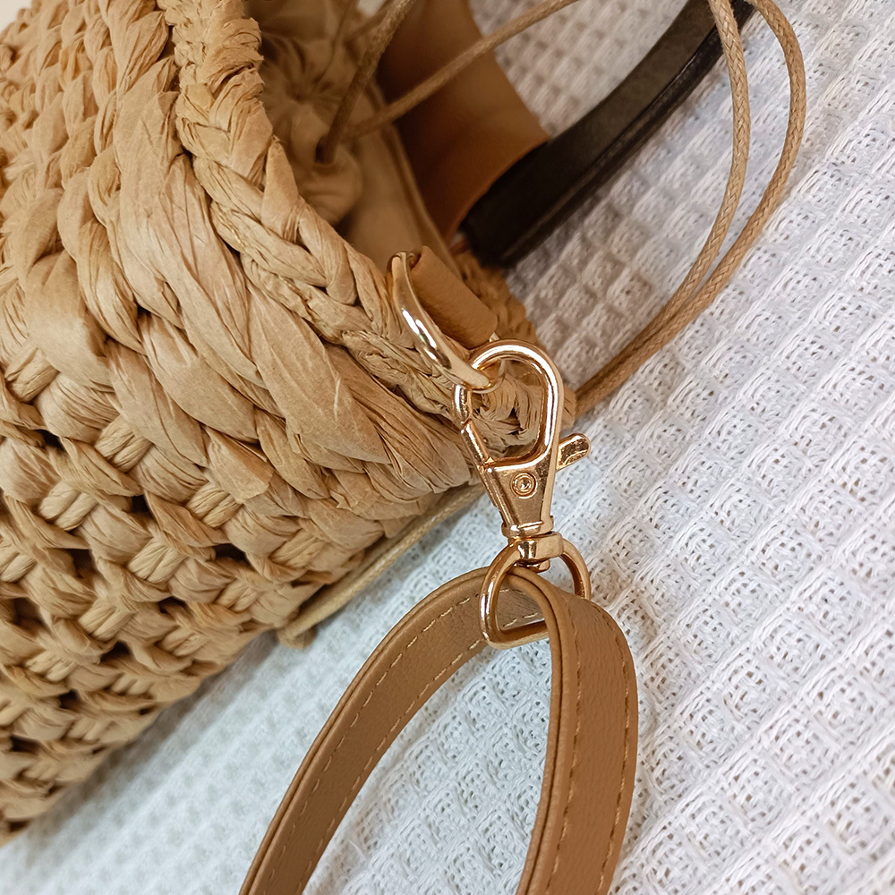 2023 Factory Direct Fashion Hand-Woven Summer Straw Beach Bags Wooden Handle High Drawstring Messenger Bags Solid Lady Lock