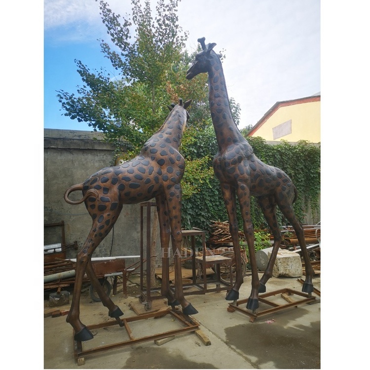 Hot Sale Outdoor Garden Decoration Life Size Casting Metal Bronze Giraffe Statue Large Giraffe Couple Sculpture