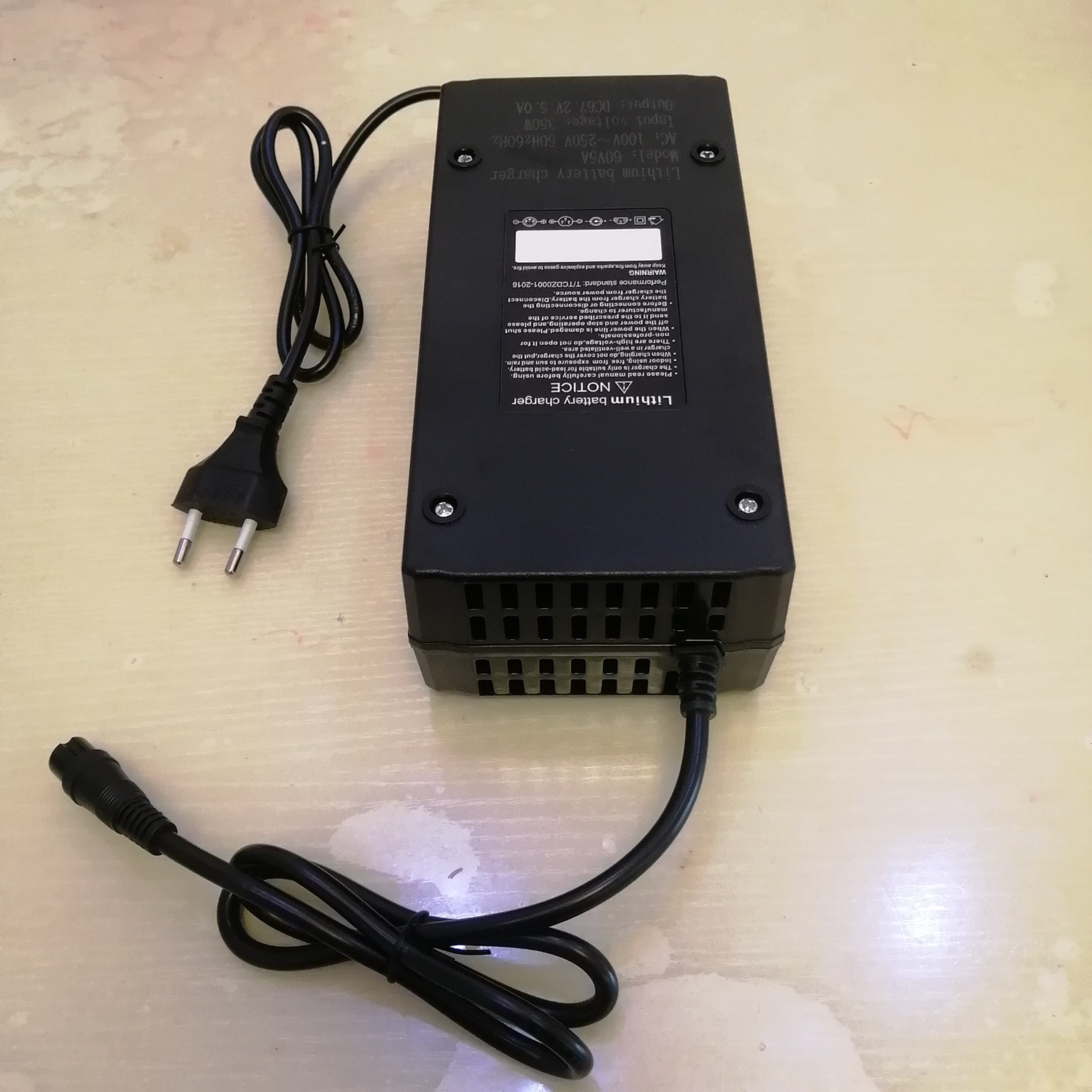 Hot sale 16s 67.2v 5a lithium ion battery charger to charge a 60V 12AH batteries for Scooter