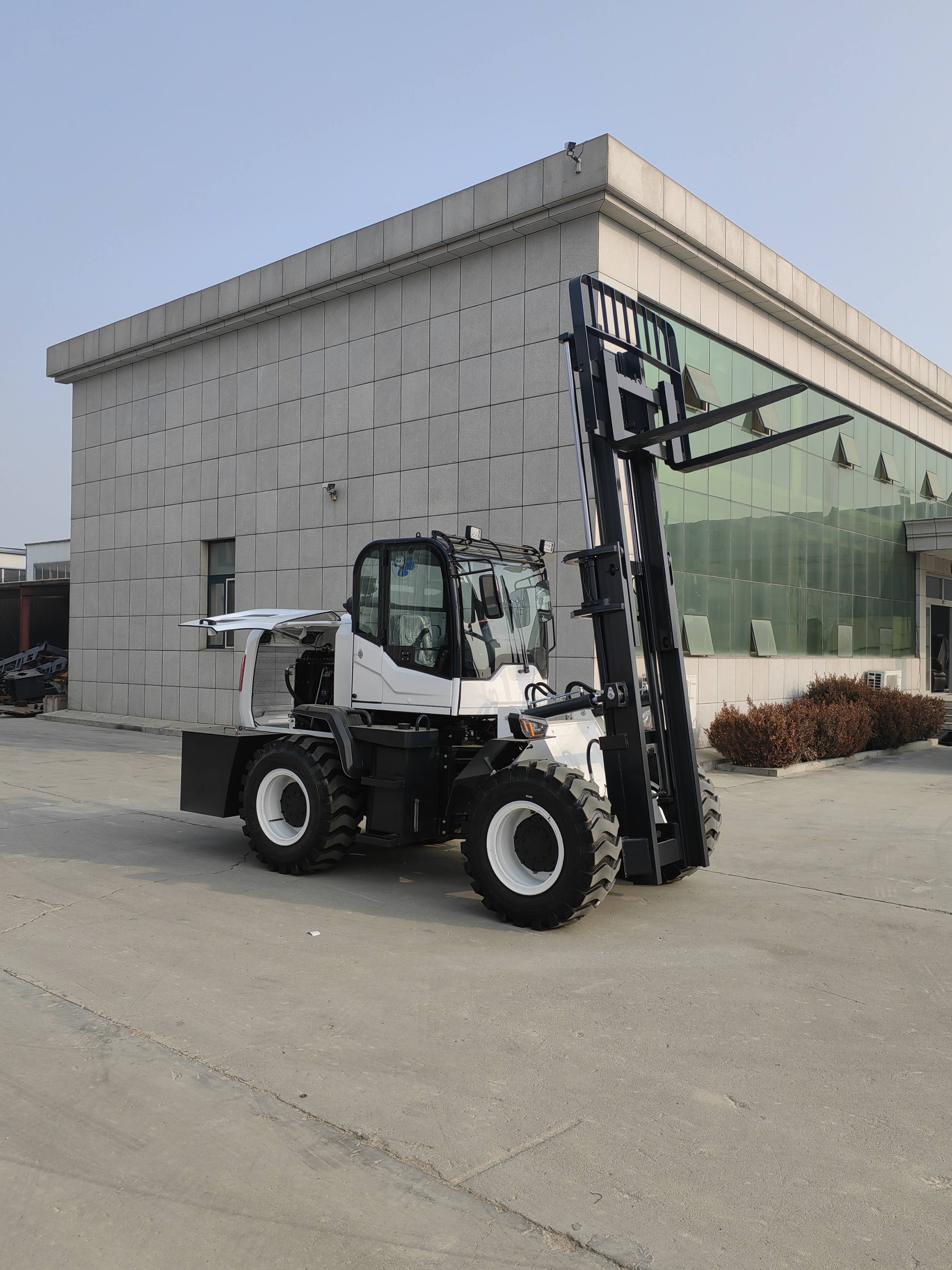 Customized 2024 new 4x4 multifunctional side loader diesel forklift optional accessories manual forklift truck price