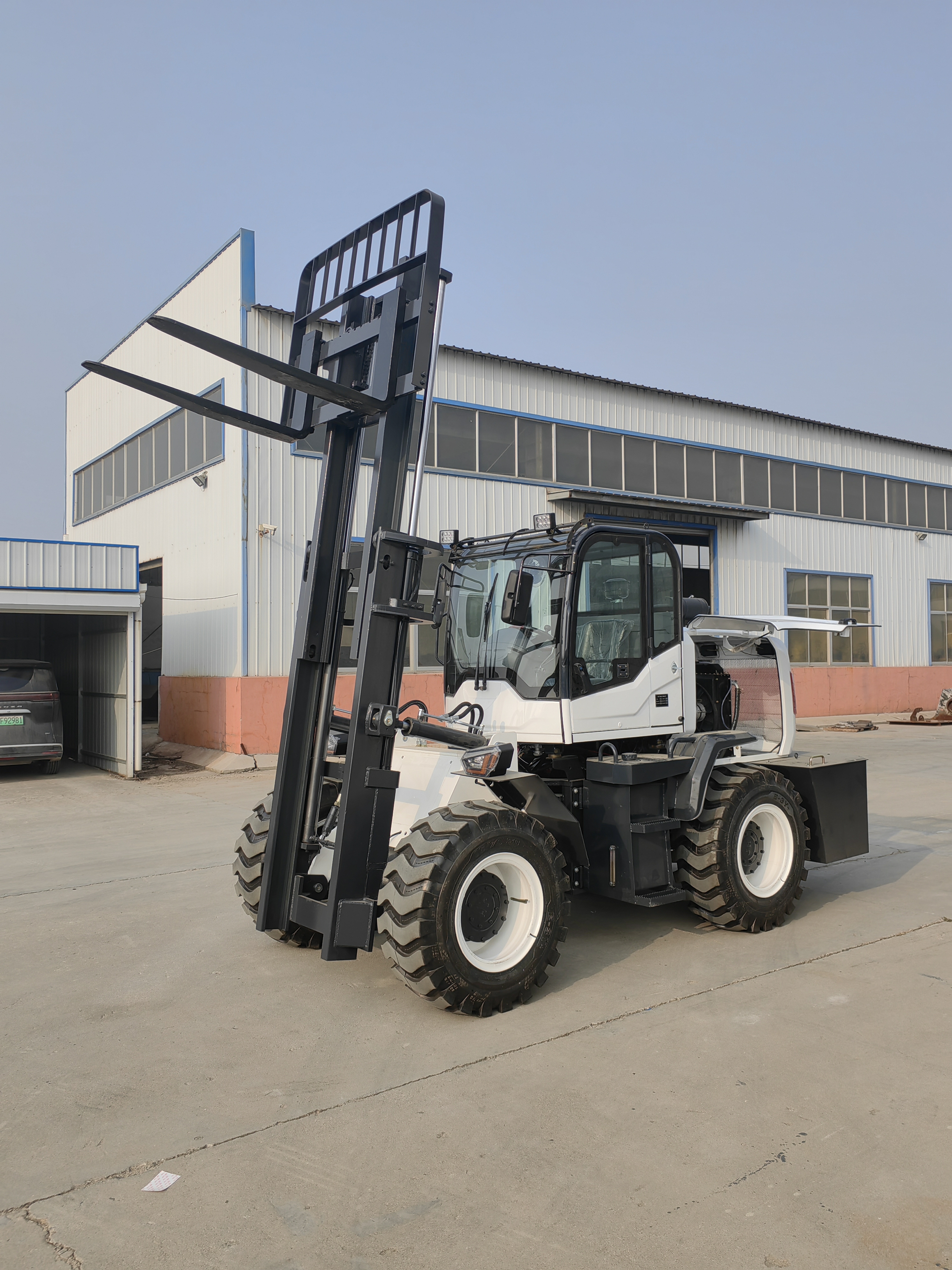 Customized 2024 new 4x4 multifunctional side loader diesel forklift optional accessories manual forklift truck price