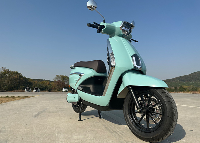 Wholesale  VESPA 4000W  72V  lithium  Electric Scooter Motorcycle   High Quality  cheap   for Adults