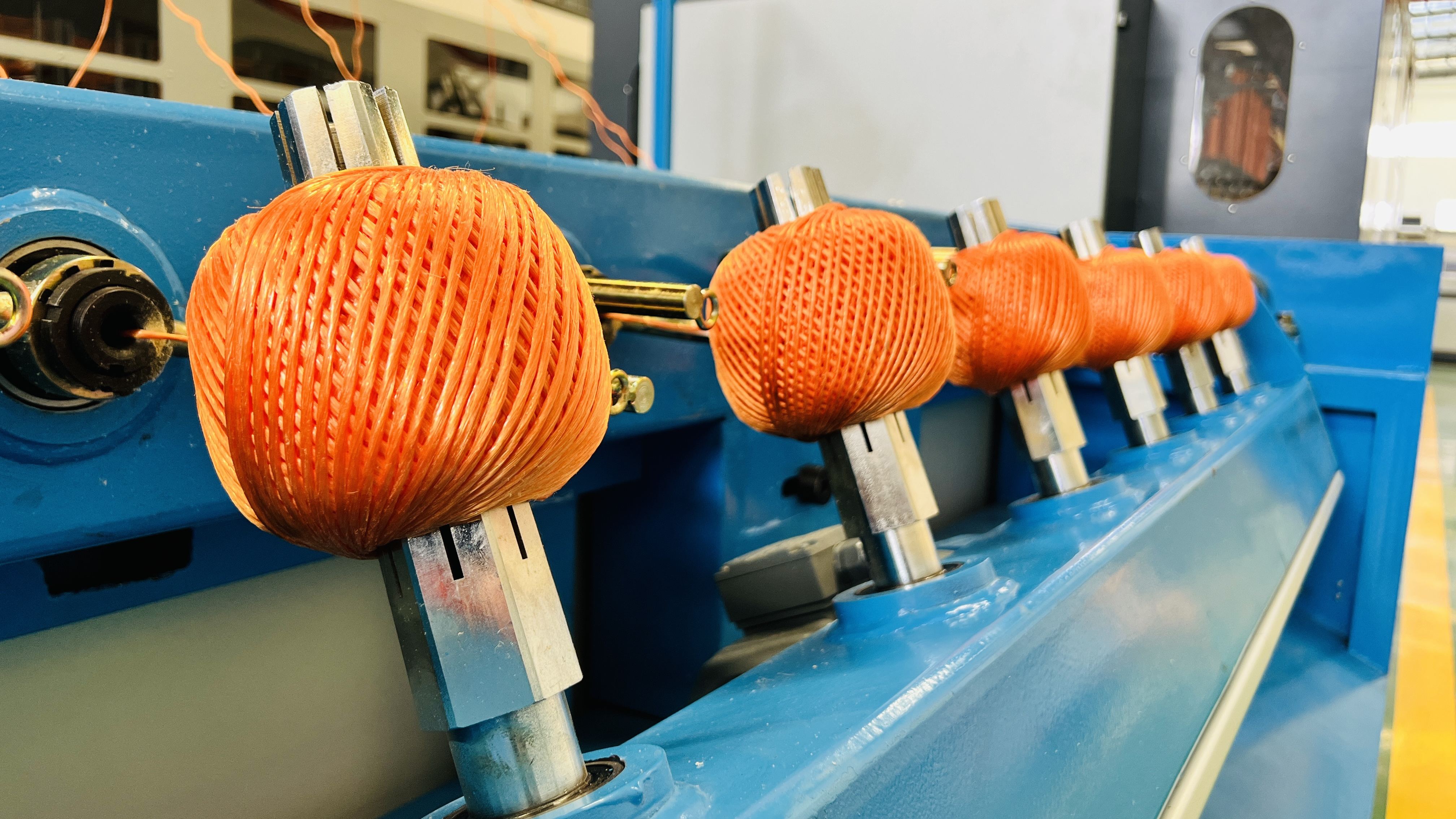 High speed PLC 100g-1000g Automatic Hand Knitting Wool Ball Winder/woolen Thread Raffia Yarn Ball Rolling Making Machine