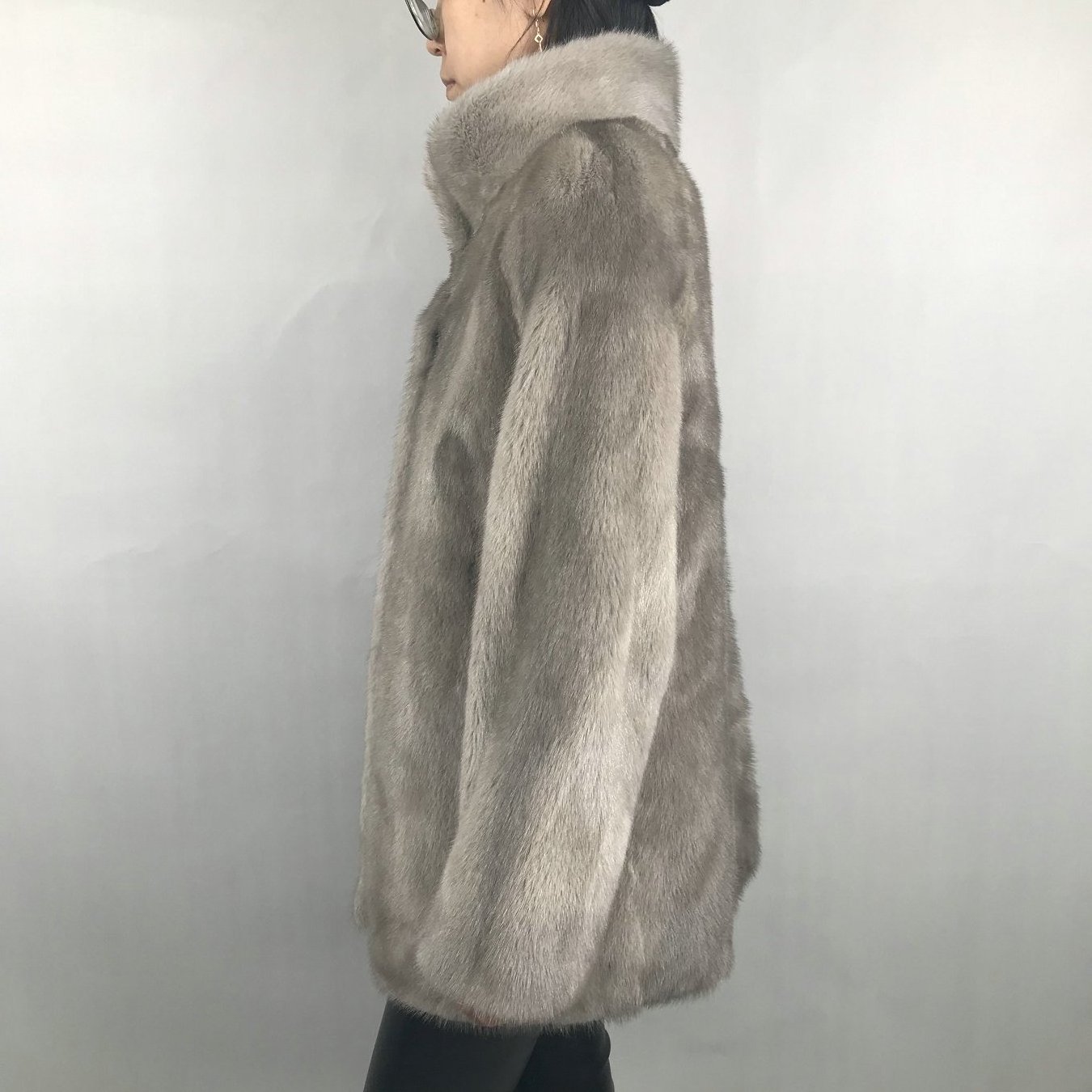 Custom European Luxury women's fur coats trench white fur trim trench coat sable fur coat price