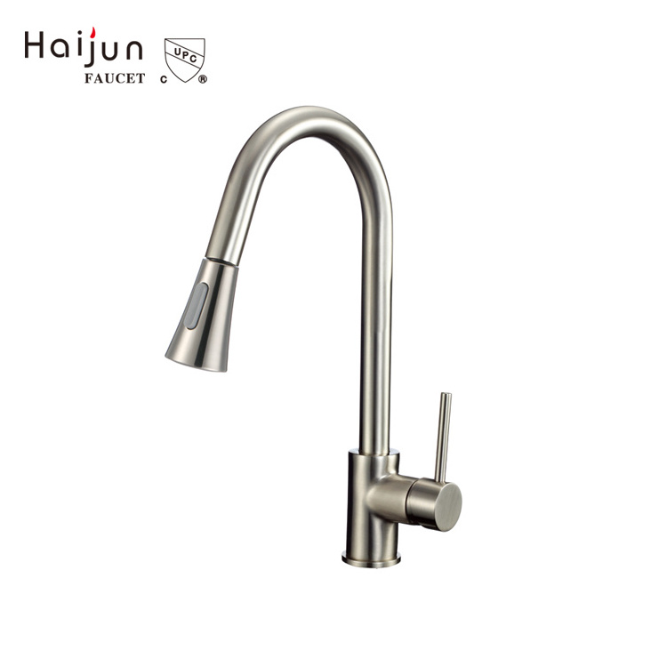 Hot Sale cUPC Kitchen FaucetSingle Handle High Arc Chrome Pull Out Sprayer Kitchen Faucet