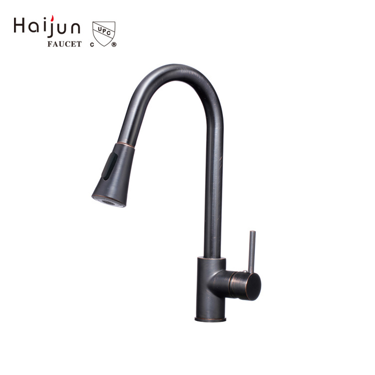 Hot Sale cUPC Kitchen FaucetSingle Handle High Arc Chrome Pull Out Sprayer Kitchen Faucet