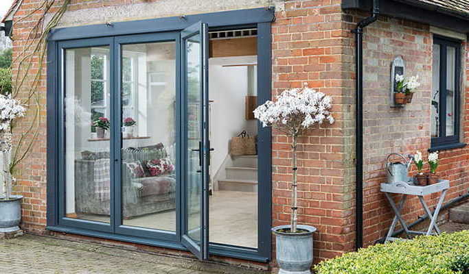 HAIPAI Aluminium & Tempered Glass Bi-Fold Patio Door Outdoor Vertical Sliding Folding Design with Elegant Bifold Style