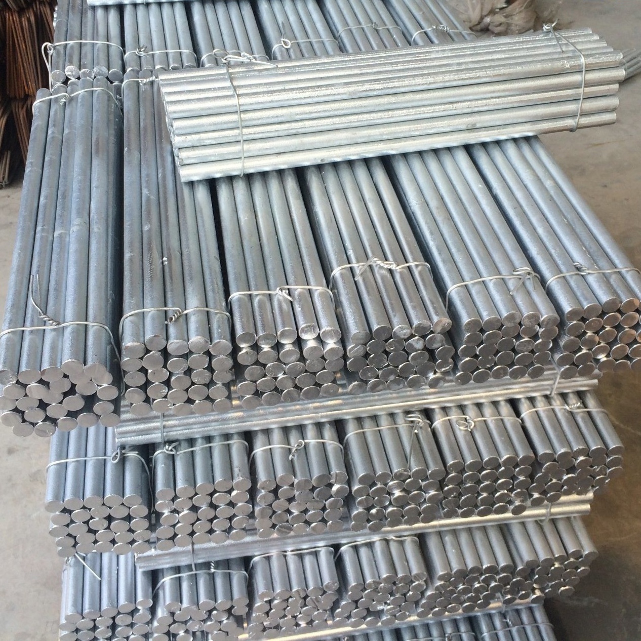 S235JR S275JR S355JR S45C High-strength Wear-resistant Round steel/bar ST35 ST37 ST45 ST52 Alloy Mild Galvanized Steel Round Bar