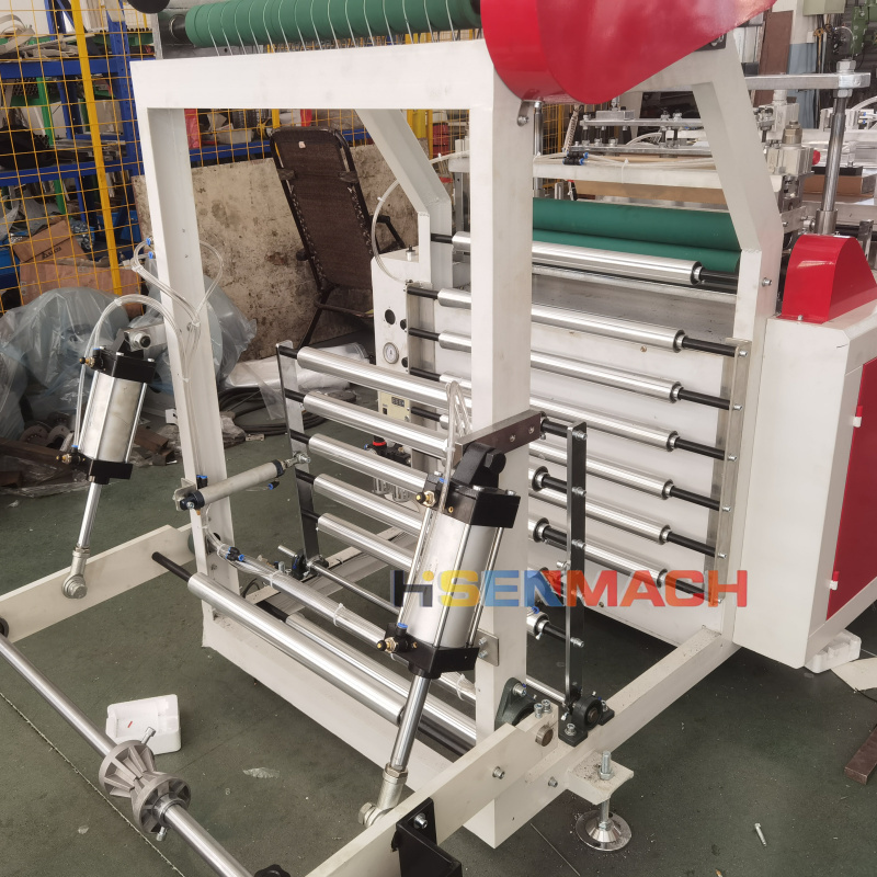 Automatic high speed paper roll diaper bag making machine