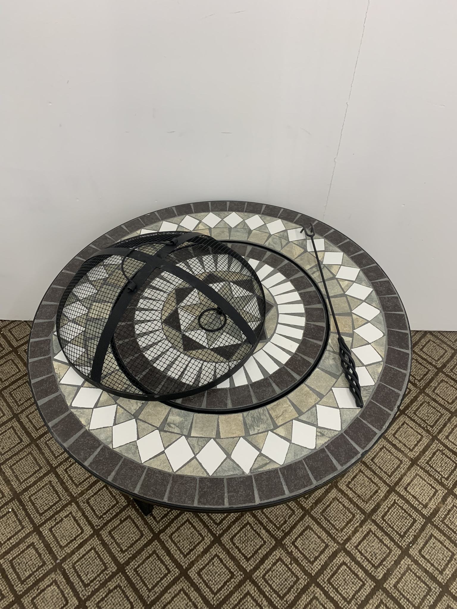 Competitive Price Barbecue Table Outdoor Round Mosaic Fire Pit Barbeque