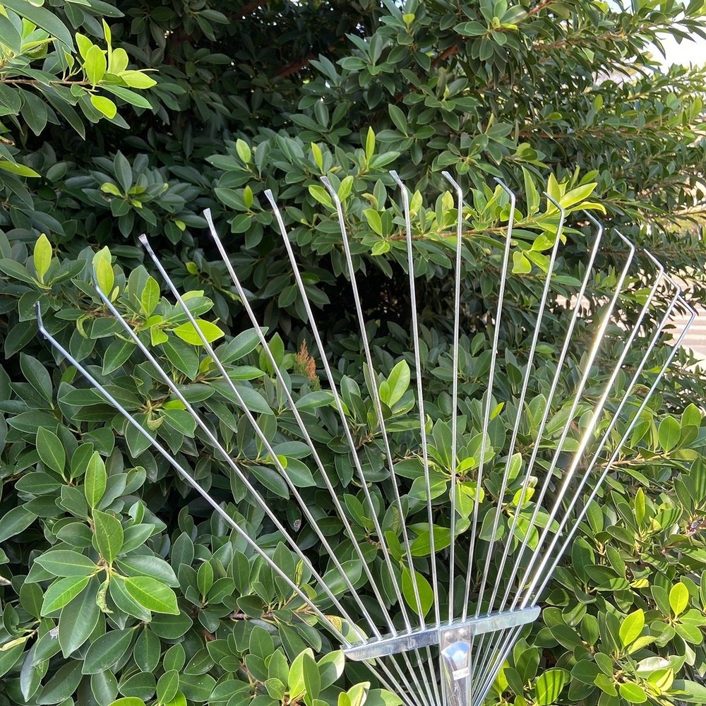 Telescopic Rake Garden Hand Rake Fan Design for Farming Wand Adjustable Head 15 Iron Tines Soft Grip Comfort Handle Leaf Rake