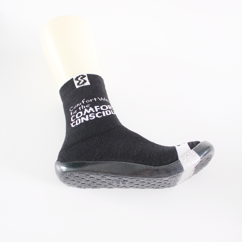 Adult anti slip sole socks with rubber