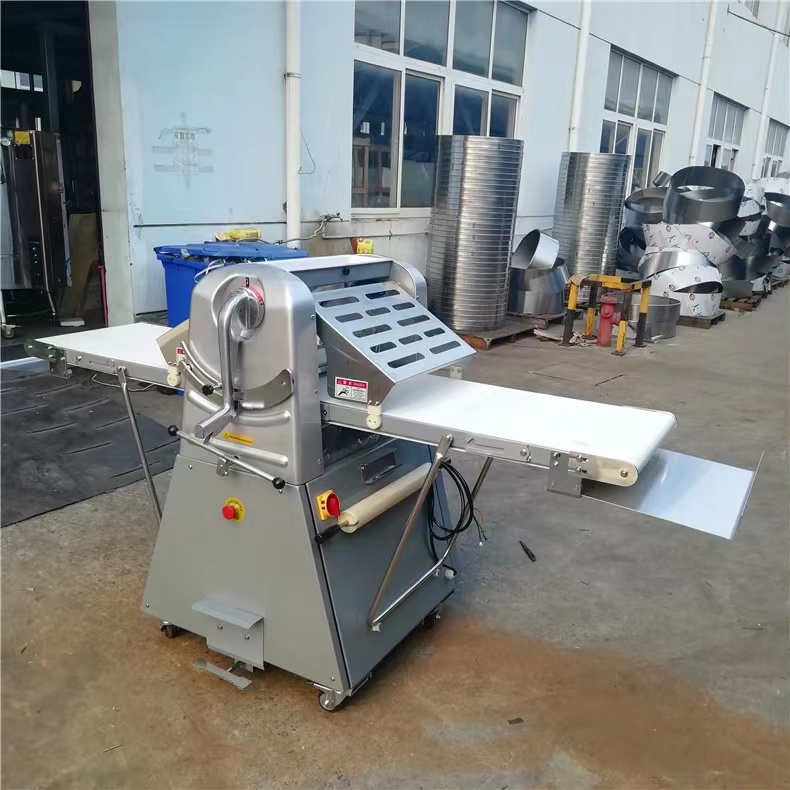 Professional Bakery Kitchen Equipment Automatic Dough Sheeter Puff Pastry Machine